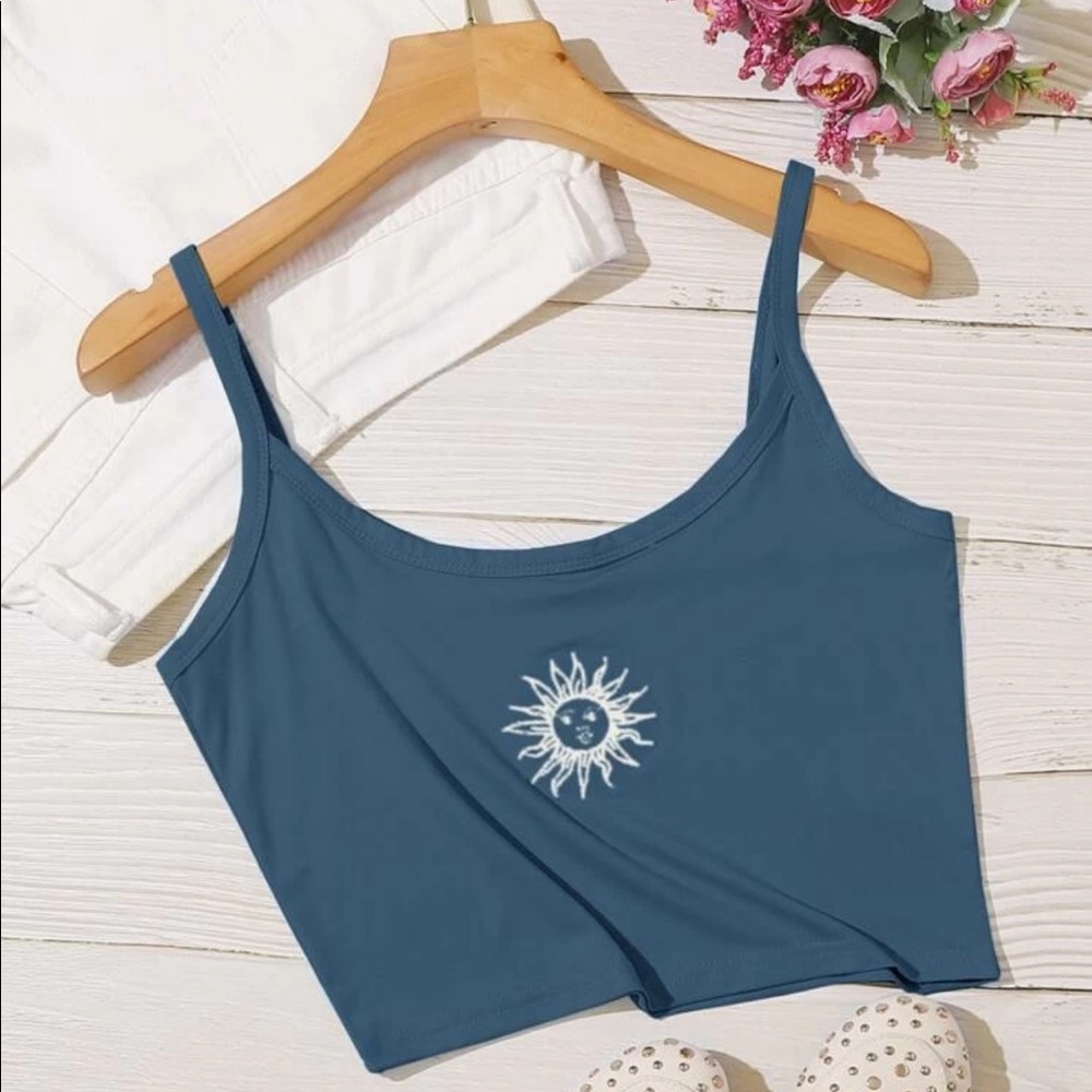Sun Graphic Crop Cami☀️